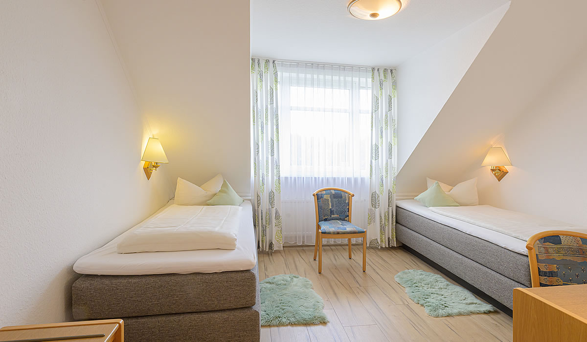 Twin Bett Zimmer - Hotel Restaurant Bergeshöhe - Ihr ***Hotel in Mettingen im Tecklenburger Land, Festsaal für Ihre Hochzeitsfeier, Geburtstagsfeier, Taufe, Beerdigung, Modenschau u.v.m